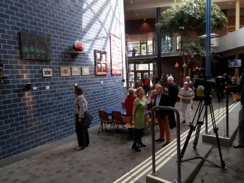 Bezoekers aan de tentoonstelling